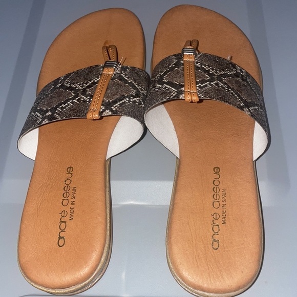ANDRE ASSOUS Sandals Women 9 Tan Italian Leather Flip Flop Snakeskin Comfortable - Picture 5 of 8